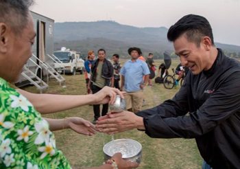 หลิว เต๋อหัว อวยพรเทศกาลวันสงกรานต์ให้คนไทย