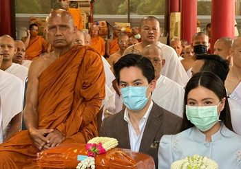 กรณ์-ศรีริต้า ร่วมเป็นเจ้าภาพบวชพระใหม่ภาคฤดูร้อน 15 รูป