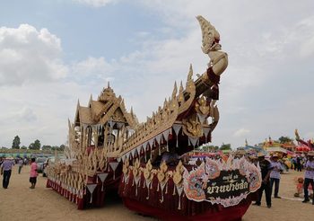 ประเพณีบุญบั้งไฟ แม่เปิน นครสวรรค์ ผู้คนแห่ร่วมงานคึกคัก งานมีถึง 31 พ.ค.นี้