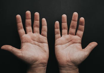 สักลายมือ เปลี่ยนชีวิตได้จริงหรือ? รู้ไว้ใช่ว่า…ก่อนตัดสินใจสัก  