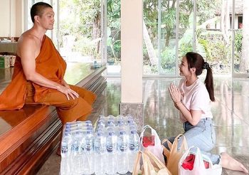 จั๊กจั่น กราบ หลวงพี่เค “บวชครบเดือนไม่มาหาหลวงพี่เลย”