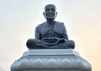 กราบองค์หลวงพ่อทวด สักการะต้นศรีมหาโพธิ์ ณ วัดแหลมแค จ.ชลบุรี