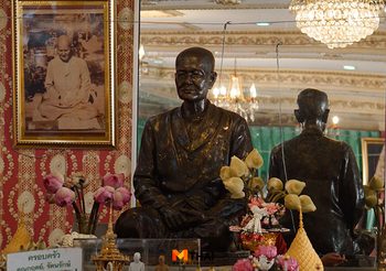 ขอพรการเงิน คุณแม่บุญเรือน วัดอาวุธวิกสิตาราม ทุกวันอาทิตย์หลังเที่ยง