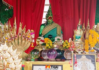 กราบ เสด็จปู่ภุชงค์นาคราช ณ วัดเชิงเลน ริมแม่น้ำเจ้าพระยา