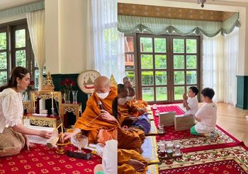 ส่องความน่ารัก สายฟ้า-พายุ-น้องเกล ทำบุญขึ้นบ้านใหม่ ใกล้บ้านคุณยาย