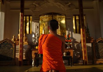 กำเนิดประเพณี ถวายผ้าอาบน้ำฝน และขั้นตอนการถวายผ้าอาบที่ถูกวิธี