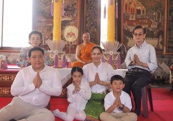 นุ้ย สุจิรา พร้อมครอบครัวทำบุญถวายเทียนพรรษา วันเกิดลูกสาว