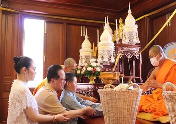 ตั๊ก-เจ้าสัวบุญชัย พา น้องข้าวหอม ทำบุญวันเกิดอบอุ่น ปลูกฝังความเป็นไทย