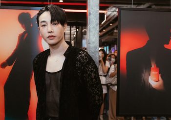 แฟนคลับปลื้ม เป๊ก ผลิตโชค เปิดตัว THE MEMORY OF COLOUR SOUL EXHIBITION BY PALITCHOKE ใจกลางสยามเซ็นเตอร์