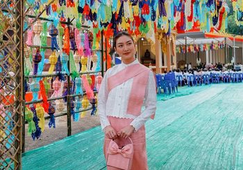 งามอย่างไทย แพนเค้ก สวมผ้าไหมลายขิดลูกหวาย ร่วมงานบุญศรีสะเกษ