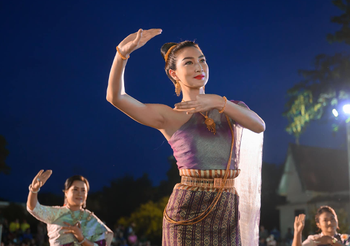 แพนเค้ก รำบวงสรวงพญานาค เทศกาลออกพรรษาและบั้งไฟ หนองคาย
