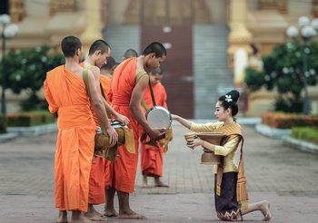 วันออกพรรษา 2567 กิจกรรมที่ชาวพุทธต้องทำในวันออกพรรษา