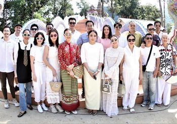 เป๊ก-ธัญญ่า พร้อมคนบันเทิง ร่วมถวายผ้าป่าสามัคคีสร้างวัด พระธาตุดอยวิสุทธิญาณ ยอดทำบุญเลขมงคล 11,111,111 บาท