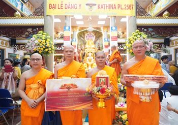 วัดพระธรรมกาย ร่วมบุญกฐินเวียดนาม เชื่อม “พุทธสัมพันธไมตรี” สร้างสามัคคีสงฆ์