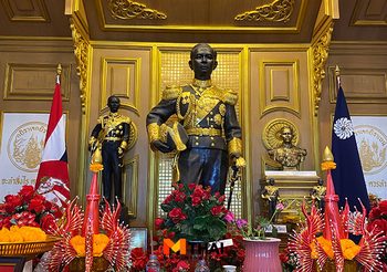 กราบขอพร ศาลกรมหลวงชุมพร  ตลาดนางเลิ้ง 19 ธ.ค. วันประสูติเสด็จเตี่ย