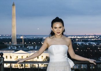 ไอคอนแฟชั่นนิสต้าสาวไทย ป่าน ณิชาภัทร ดันผ้าไทยซอฟต์พาวเวอร์ ประกบสตรีหมายเลขหนึ่ง