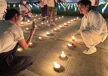 โอปอล์-หมอโอ๊ค สวดมนต์บูชาพระพุทธเจ้า 5 พระองค์  วัดป่าจิตตภาวนา