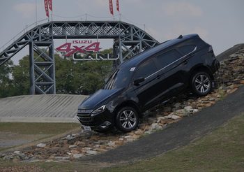 อีซูซุเปิดสนาม Isuzu 4×4 Land พาลูกค้ามิว-เอ็กซ์ร่วมกิจกรรมสุดเอ็กซ์คลูซีฟ“Isuzu MU-X The Exclusive Dining & Aroma Workshop “Be Uncharted…Be Dazzling”