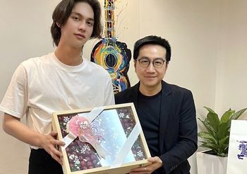ไบร์ท วชิรวิชญ์ ชีวอารี เดินสายสวัสดีปีใหม่ พร้อมขอบคุณพี่ๆ ผู้ใหญ่ ที่จีเอ็มเอ็มแกรมมี่