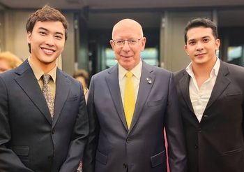 คุณมะตูม-อัคเรศเป็นปลื้ม ต้อนรับ พลเอก เดวิด เฮอร์ลีย์ ผู้สำเร็จราชการแห่งเครือรัฐออสเตรเลีย