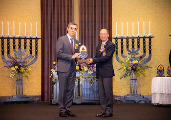 ดร.โสรัชย์ ประธานกรรมการ JAS รับ รางวัล อารีย์ เสมประสาท