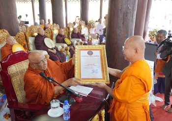 ผู้ช่วยเจ้าอาวาสวัดพระธรรมกาย ร่วมสมโภชอุโบสถ 160 ปี วัดมหาธรรมิกยามะ ชเวจิน ไตมาจี