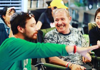 “เพชร-โน่” พ่อลูกคนบันเทิง แท็คมือ “ตอบแทนคุณแผ่นดิน” จัดโชว์แสงสีเสียง “วีรชน บุปผชาติ ท้าวสุรนารี”