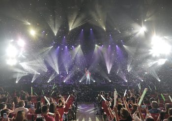 เจ้าพ่อเพลงรัก “แซม ลี” พร้อมมาเปิดการแสดงสุดอลังการ ในคอนเสิร์ตที่กรุงเทพฯ ครั้งแรก!