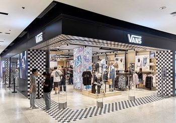 พบประสบการณ์รูปแบบใหม่เอาใจสายสตรีทกับ “NEW VANS FLAGSHIP STORE @ CENTRALWORLD”พร้อมเปิดแคมเปญ THIS IS OFF THE WALL