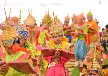 วธ.ร่วมสืบสานประเพณีแห่ลูกแก้วและพิธีบรรพชาสามเณรภาคฤดูร้อนเฉลิมพระเกียรติสมเด็จพระกนิษฐาธิราชเจ้า กรมสมเด็จพระเทพรัตนราชสุดาฯสยามบรมราชกุมารี