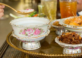 สูตร ข้าวแช่ เมนูคลายร้อน เครื่องสังเวยเทวดาช่วงสงกรานต์ของชาวมอญ