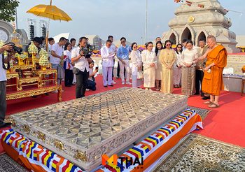รมว.วธ. สุดาวรรณ ร่วมพิธีสมโภชพระแท่นวัชรอาสน์จำลอง