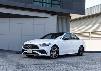 เมอร์เซเดส-เบนซ์ ส่งรุ่นพิเศษ “Night Edition” นำเสนอยนตรกรรม C-Class Plug-in Hybrid กับรูปลักษณ์ที่สปอร์ตและดุดันยิ่งขึ้น เปิดราคา 3.29 ล้านบาท