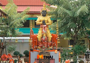 กราบขอพรท้าวเวสสุวรรณ วัดสายอำพันธ์เอมสาร ดอนเมือง