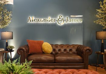 แบรนด์เฟอร์นิเจอร์หรู “Alexander & James” ปั้น Hub แห่งใหม่ใจกลางกรุงเทพฯ ยกระดับเพิ่มศักยภาพแฟลกชิปสโตร์ มุ่งเป็นศูนย์กลางส่งออกเฟอร์นิเจอร์ในเอเชีย ภายในปี 2568