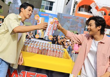 คัลแลน-พี่จอง พรีเซ็นเตอร์ M-150 SPARKLING สร้างปรากฏการณ์ สยามแตก