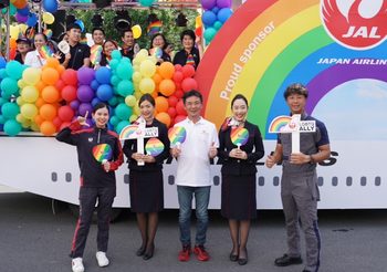 เจแปนแอร์ไลน์ ร่วมแสดงพลังแห่งความเท่าเทียมทางเพศในไทย ยกขบวนพาเหรดสร้างสีสันถนนสีรุ้งในงาน LOVE PRIDE PARADE 2024 ครั้งแรกสุดยิ่งใหญ่
