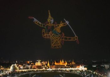 กระทรวงวัฒนธรรมปลื้มงานมหรสพสมโภช เฉลิมพระเกียรติในหลวงวันสุดท้ายประชาชนไทย – ต่างชาติ ร่วมชมความงดงามอลังการโดรน 1,200 ลำ เฉลิมพระเกียรติ ชุดการแสดง”พระราชปณิธานเพื่อประโยชน์สุขของปวงชนชาวไทย”