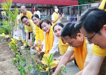 ปลัด วธ.และคณะ ร่วมกิจกรรมจิตอาสาปลูกต้นไม้บริเวณพระมหาเจดีย์พุทธคยา เนื่องในโอกาสพระราชพิธีมหามงคลเฉลิมพระชนมพรรษา 6 รอบ 28 กรกฎาคม 2567 ณ พระมหาเจดีย์พุทธคยา สาธารณรัฐอินเดีย