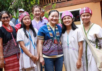 รัฐมนตรีว่าการกระทรวงวัฒนธรรมลงพื้นที่เยี่ยมชุมชนปกาเกอะญอ บ้านห้วยหินลาดใน จังหวัดเชียงราย