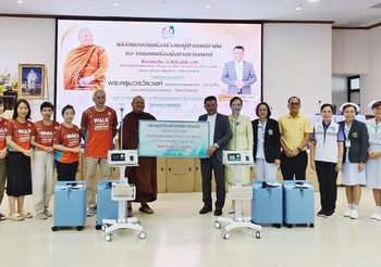 พระอาจารย์ครรชิต อกิญจโน พร้อมส่งมอบปัจจัยจากโครงการเจริญสติเพื่อห้องเคมีบำบัด รพ.ชัยภูมิ มูลค่ากว่า 3 ล้านบาท