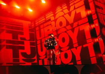 ‘URBOYTJ’ เล่นใหญ่ใส่สุด! จัดเต็มเพลงฮิต-โปรดักชันสุดล่ำ พร้อมขนทัพแขกรับเชิญเซอร์ไพร์สเพียบใน URBOYTJ CONCERT ‘YOUR BOY’