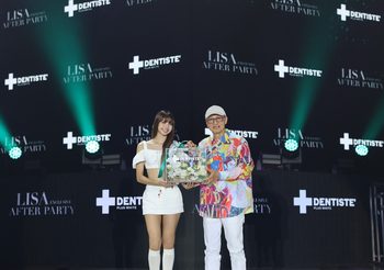 แฟนกรี๊ดลั่นฮอลล์! ลิซ่าโชว์พลังยิ้มสวยมั่นใจสะกดโลกในงาน DENTISTE’ x LISA Exclusive Party