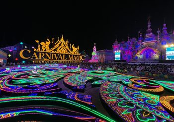 อลังการ ที่ภูเก็ต Carnival Magic ทำถึง! ฉลองเปิดไฟต้นคริสต์มาส พร้อมคอนเสิร์ต ยองแจ-ยุนซอบิน