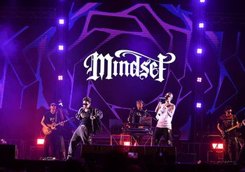เข้าสู่คืนที่ 4 แจ๊ส JSPKK – ป๊อก MINDSET นำทีมแรปเปอร์ เขย่าเวที!! Farm Festival On The Hills 2024