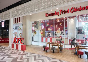KFC จับมือ ชินจัง ร่วมแบ่งปันรอยยิ้ม แจกของขวัญสุดเซอร์ไพรส์ พร้อมแปลงโฉมหน้าร้าน ชวนแฟนคลับชินจังเช็คอินถ่ายรูปสุดเก๋!