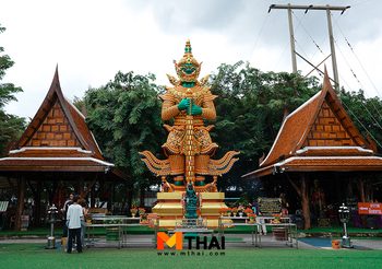 ขอพรโชคลาภ การเงิน ท้าวเวสสุวรรณสามขา วัดแจ้ง บางคล้า ฉะเชิงเทรา