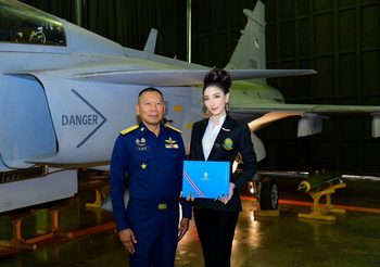 “ฮันนี่ ณภัค” สุดปลื้ม!!! เข้ารับมอบเครื่องหมายความสามารถกิจการพลเรือน และการประชาสัมพันธ์กองทัพอากาศ เป็นกิตติมศักดิ์