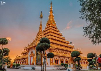 สักการะพระมหาธาตุแก่นนคร วัดหนองแวง พระอารามหลวงขอนแก่น