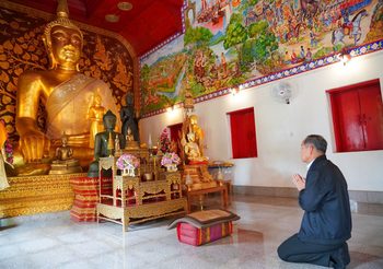 ปลัดกระทรวงวัฒนธรรม เข้ากราบสักการะสิ่งศักดิ์สิทธิ์ และเยี่ยมชมวัดพระยืน จังหวัดลำพูน